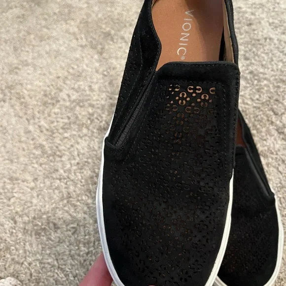 Vionic Black Slip-On Sneakers Kimmie Perf - women’s ladies wide 8.5 - Picture 8 of 12